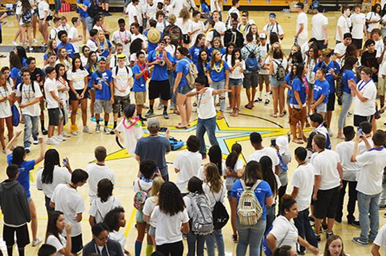 Link Crew  welcomes freshman  with FIT  Orientation
