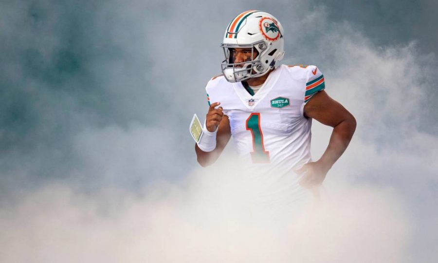 Miami Dolphins quarterback Tua Tagovailoa (1) heads onto the field at Hard Rock Stadium in Miami Gardens, November 15, 2020.  (ALLEN EYESTONE / THE PALM BEACH POST)